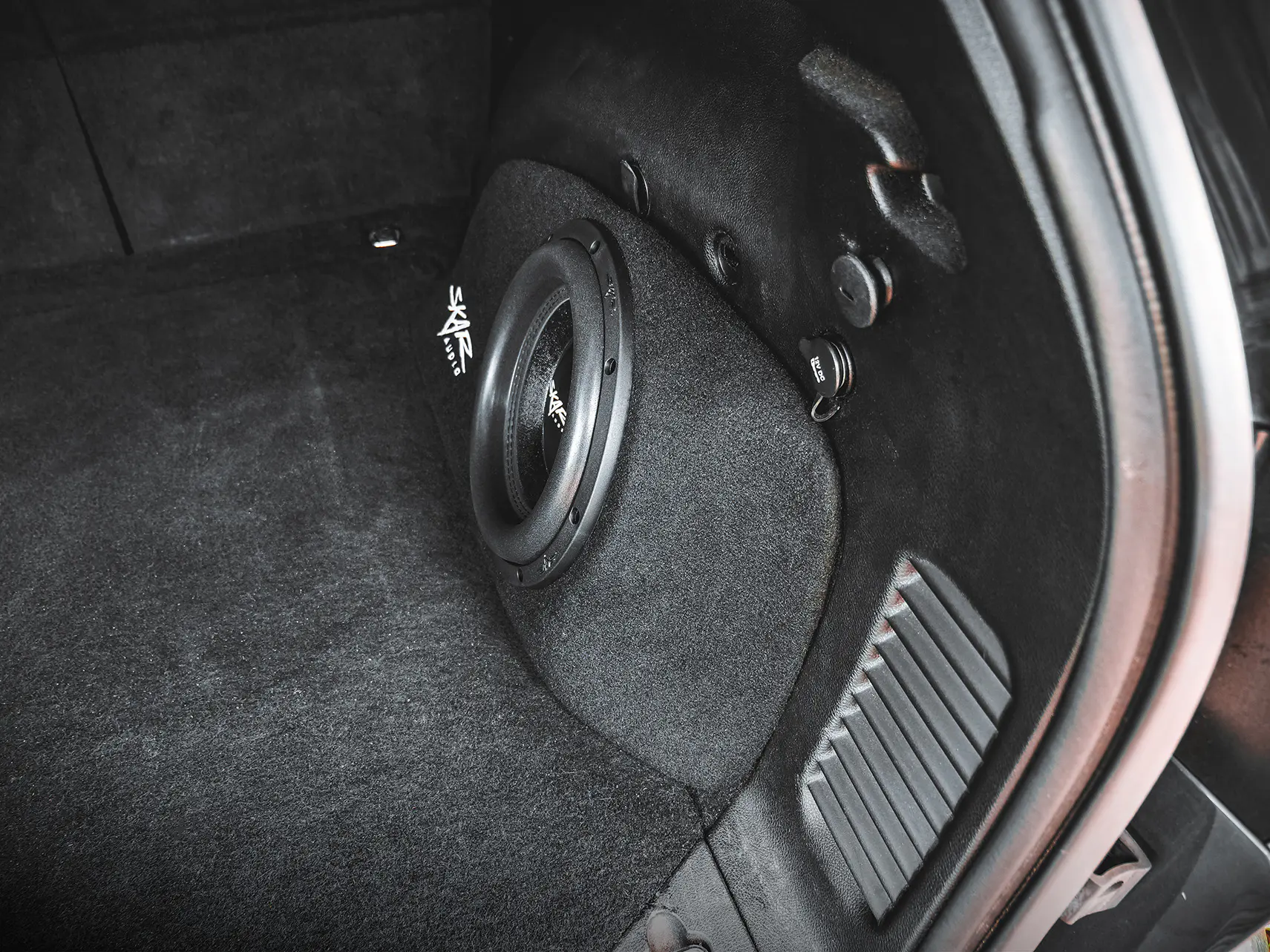 2011-2021 Jeep Grand Cherokee Compatible Single 10" Sealed Subwoofer Enclosure #10