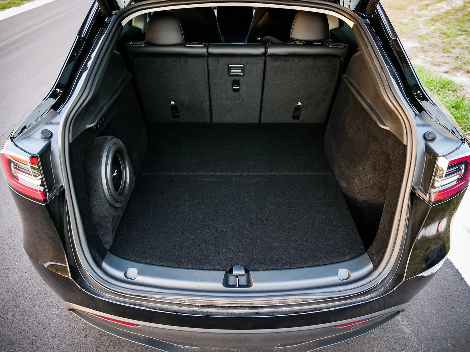 Single 10" 800W Max Power Loaded Subwoofer Enclosure Compatible with 2020-2024 Tesla Model Y Vehicles #10