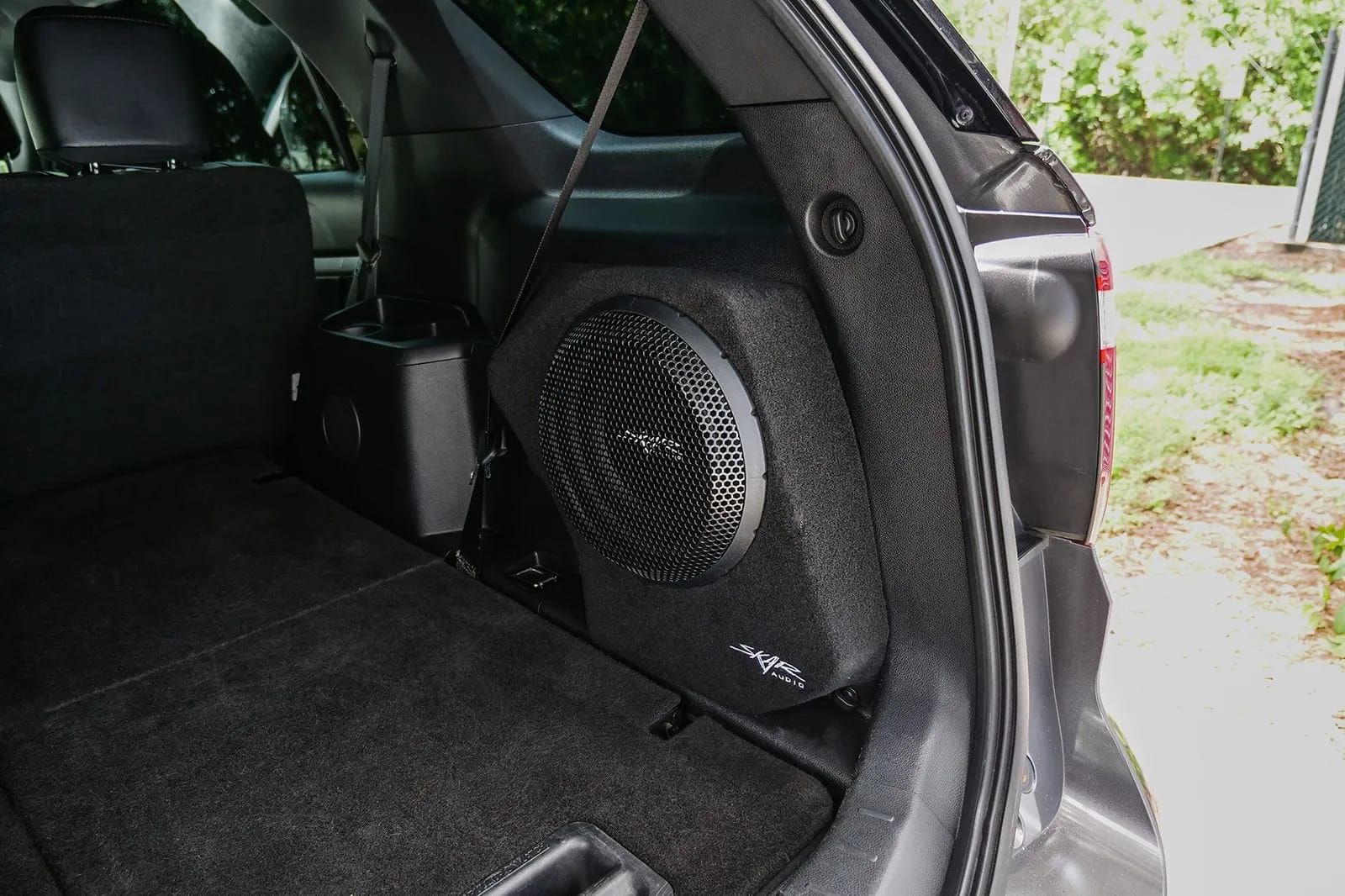 Single 10" 1000W Max Power Loaded Subwoofer Enclosure Compatible with 2011-2019 Ford Explorer Vehicles #9