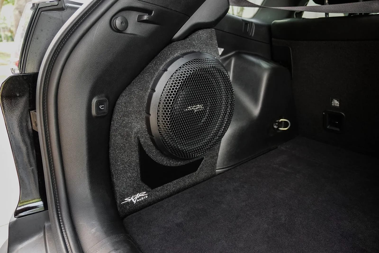 Single 10" 1,000W Max Power Loaded Subwoofer Enclosure Compatible with 2014-2023 Jeep Cherokee Vehicles #8