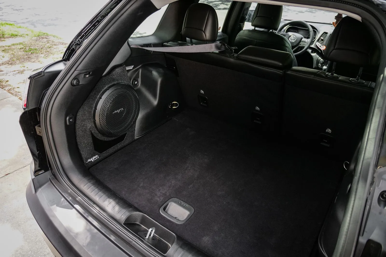 Single 10" 1,000W Max Power Loaded Subwoofer Enclosure Compatible with 2014-2023 Jeep Cherokee Vehicles #10