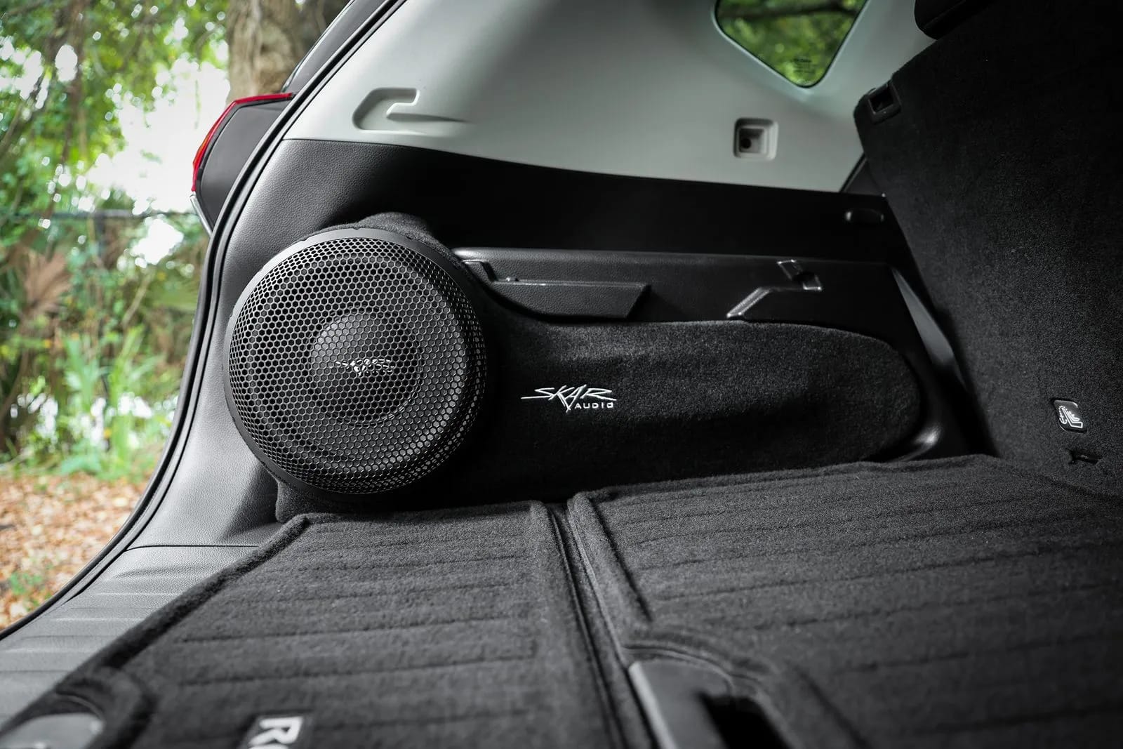 Single 10" 1,000W Max Power Loaded Subwoofer Enclosure Compatible with 2014-2020 Nissan Rogue Vehicles #9