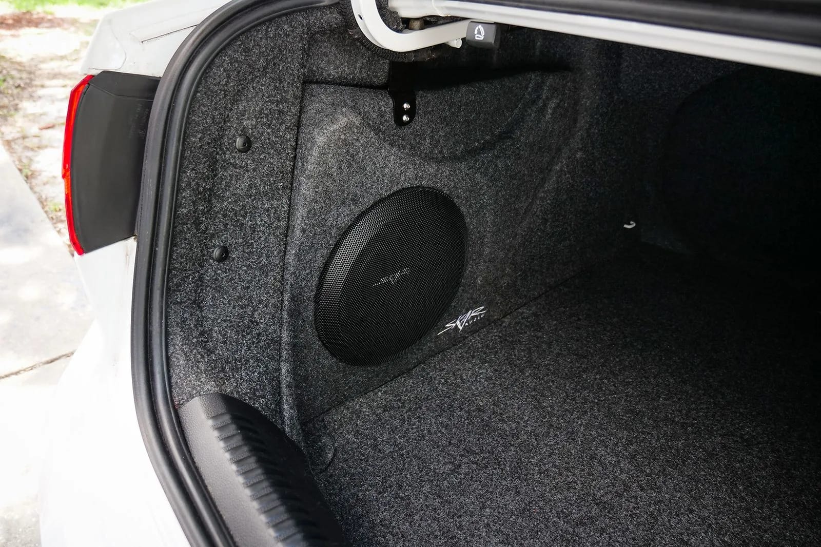 Single 10" 1,000W Max Power Loaded Subwoofer Enclosure Compatible with 2011-2018 Volkswagen Jetta Vehicles #10