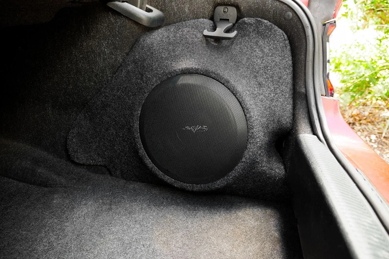 Skar Audio VS-1X10DODCHARG-20152020 enclosure installation example — view 2