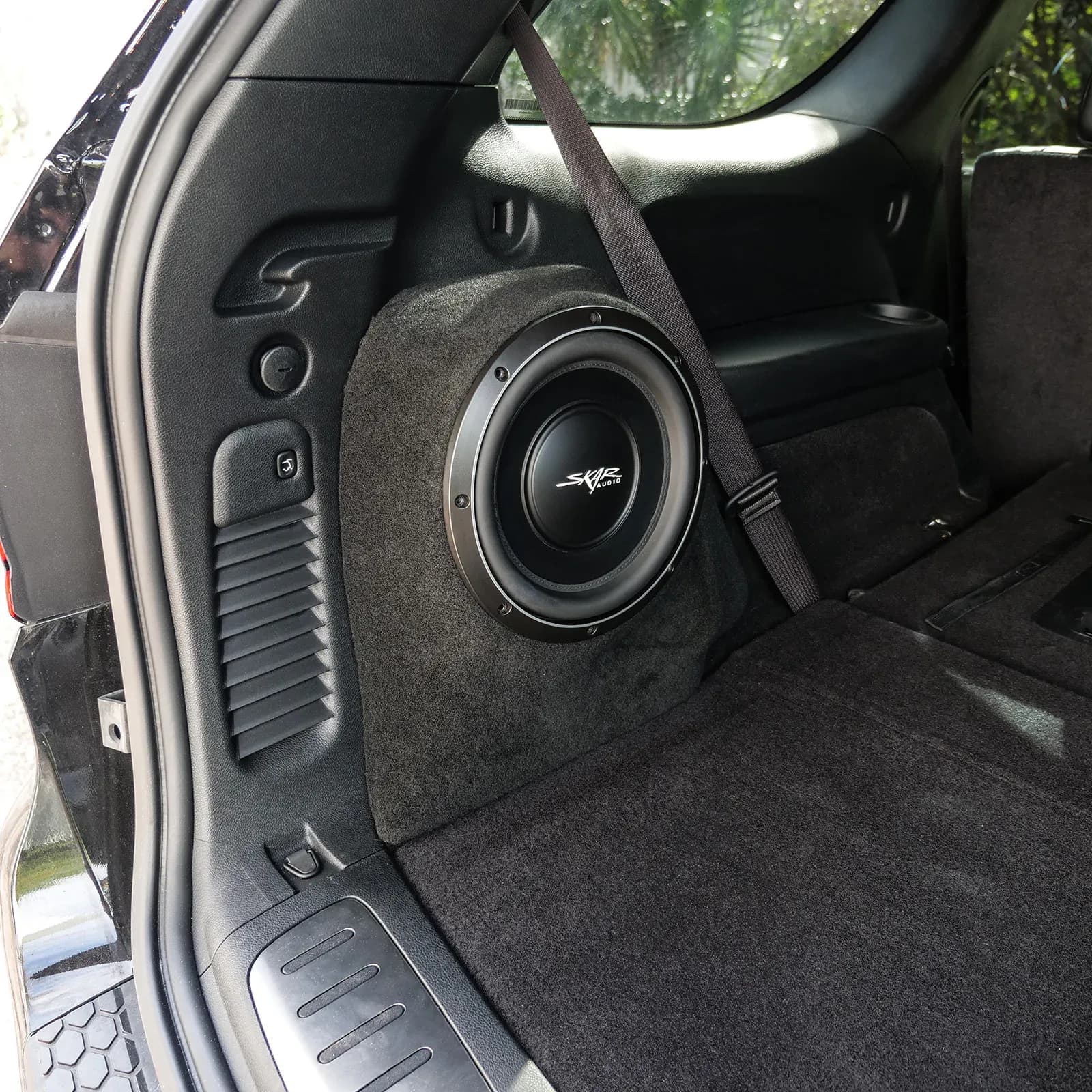 Skar Audio VS-1X10DODDUR-2011-UP enclosure installation example — view 1