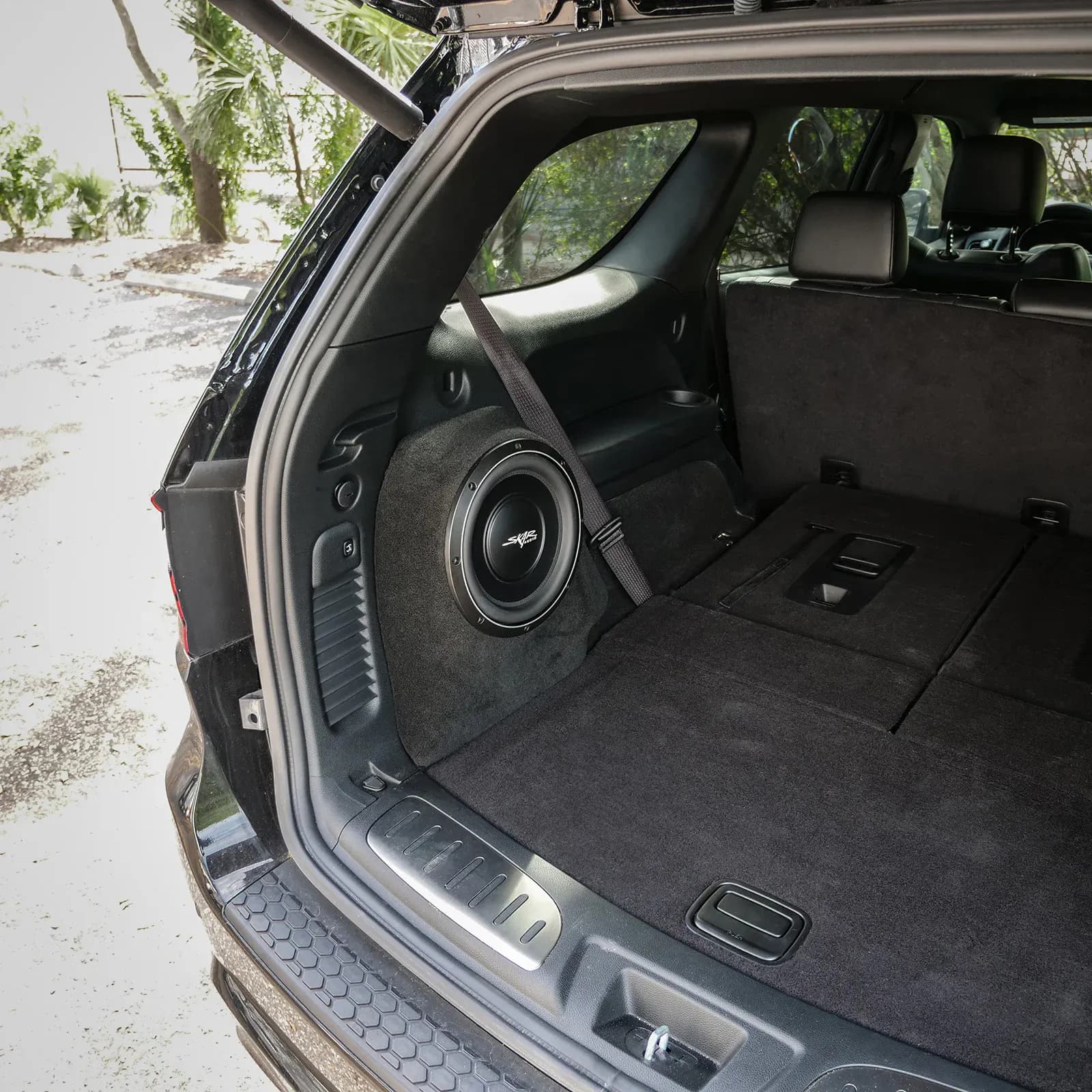 Skar Audio VS-1X10DODDUR-2011-UP enclosure installation example — view 2