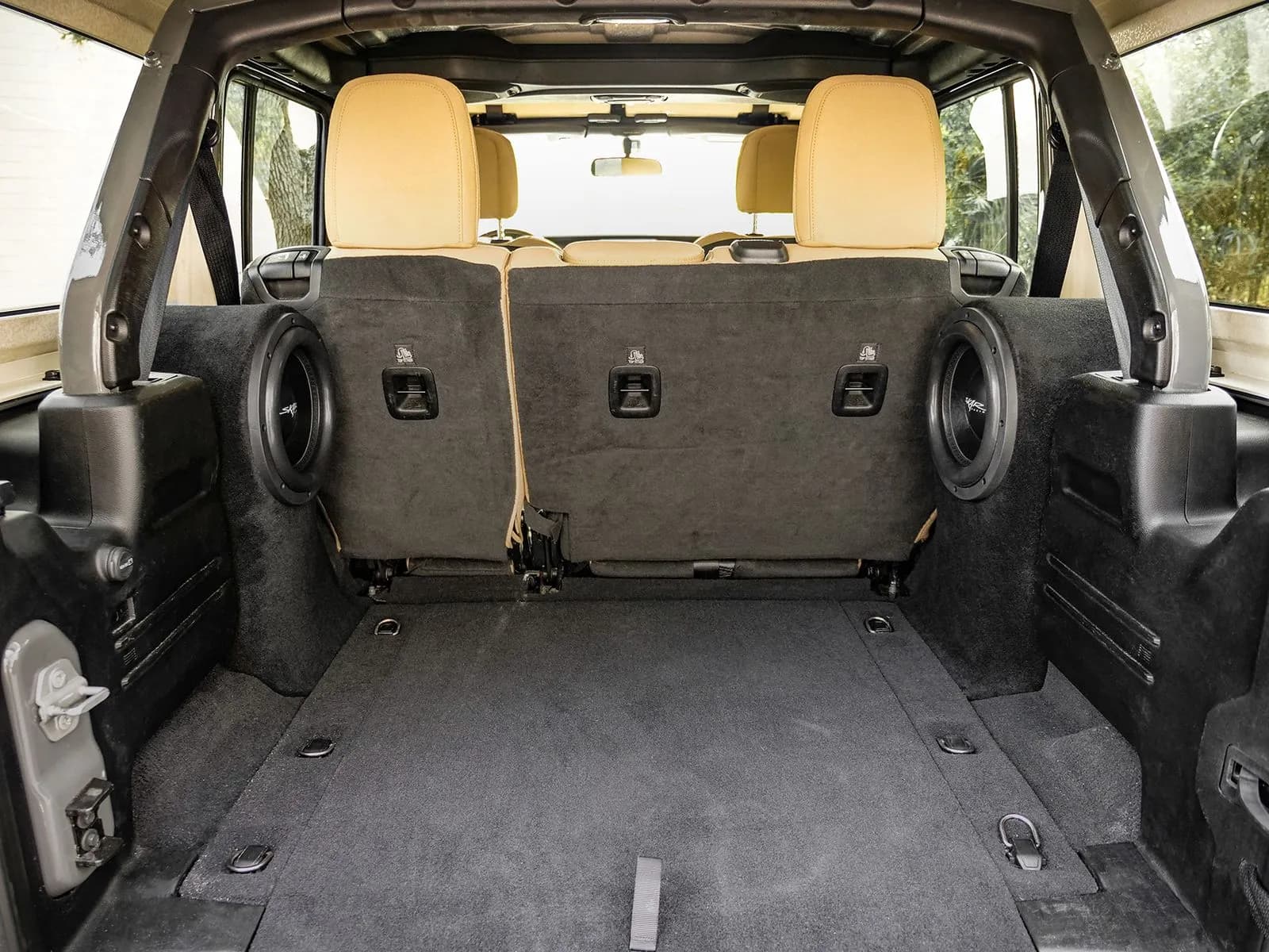 Skar Audio VS-1X10JWJL-2018-UP-R enclosure installation example — view 3