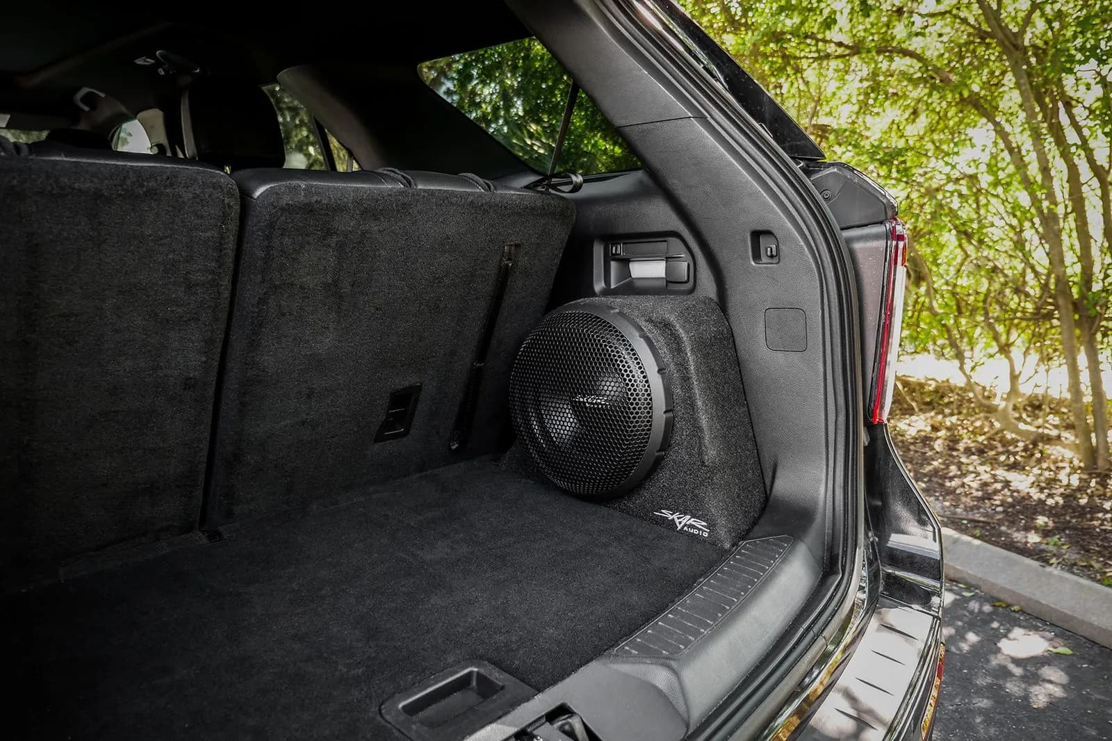 Skar Audio L-VD-VS-1X10FORDEXP-2020-UP enclosure installation example — view 1