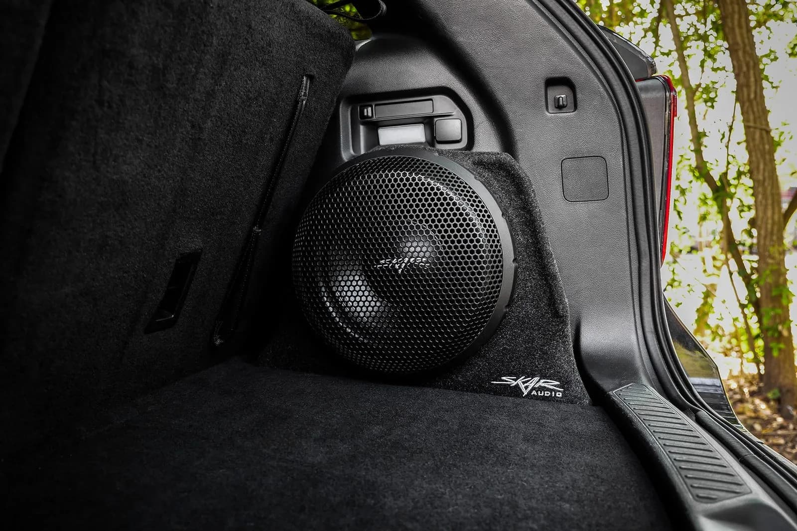 Skar Audio L-VD-VS-1X10FORDEXP-2020-UP enclosure installation example — view 2