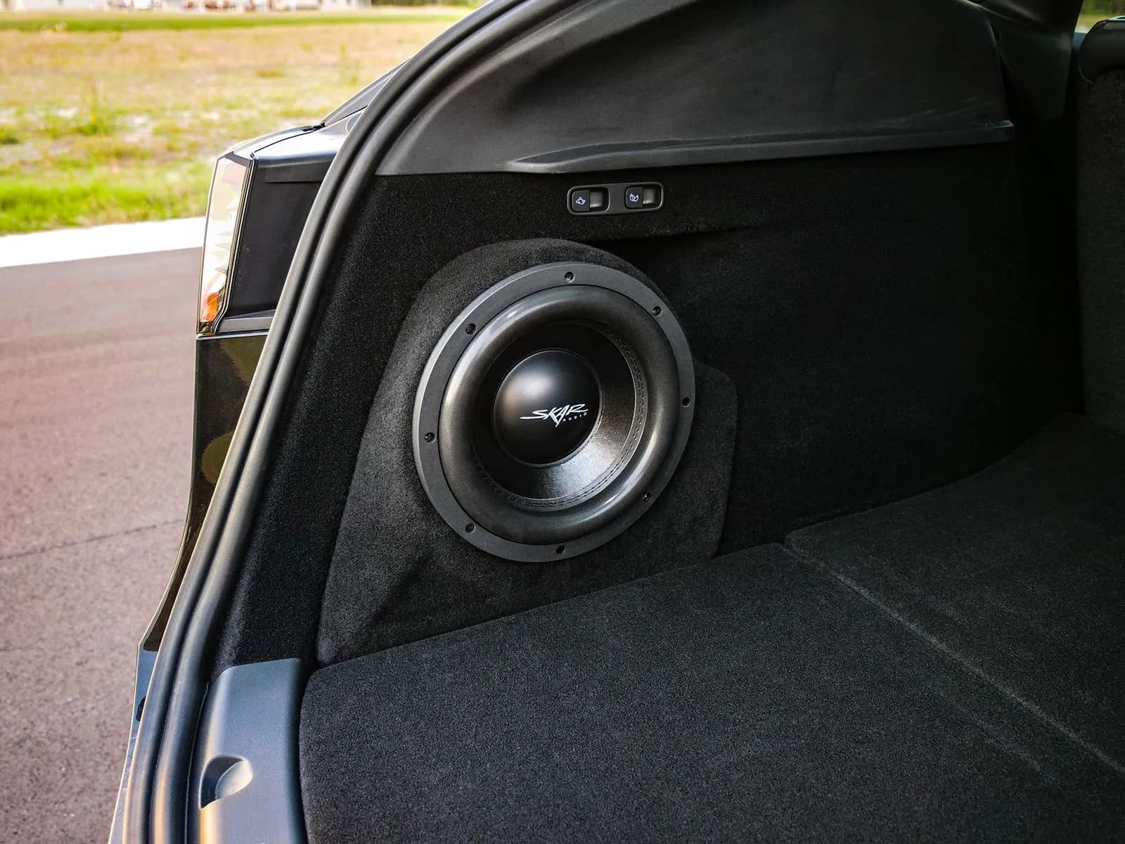 Skar Audio L-VD-VS-1X10MODELY-2020-2024 enclosure installation example — view 1