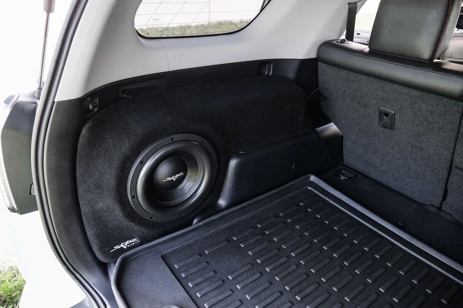 Skar Audio L-VD-VS-1X10TOY4RUN-2010-2024 enclosure installation example — view 3