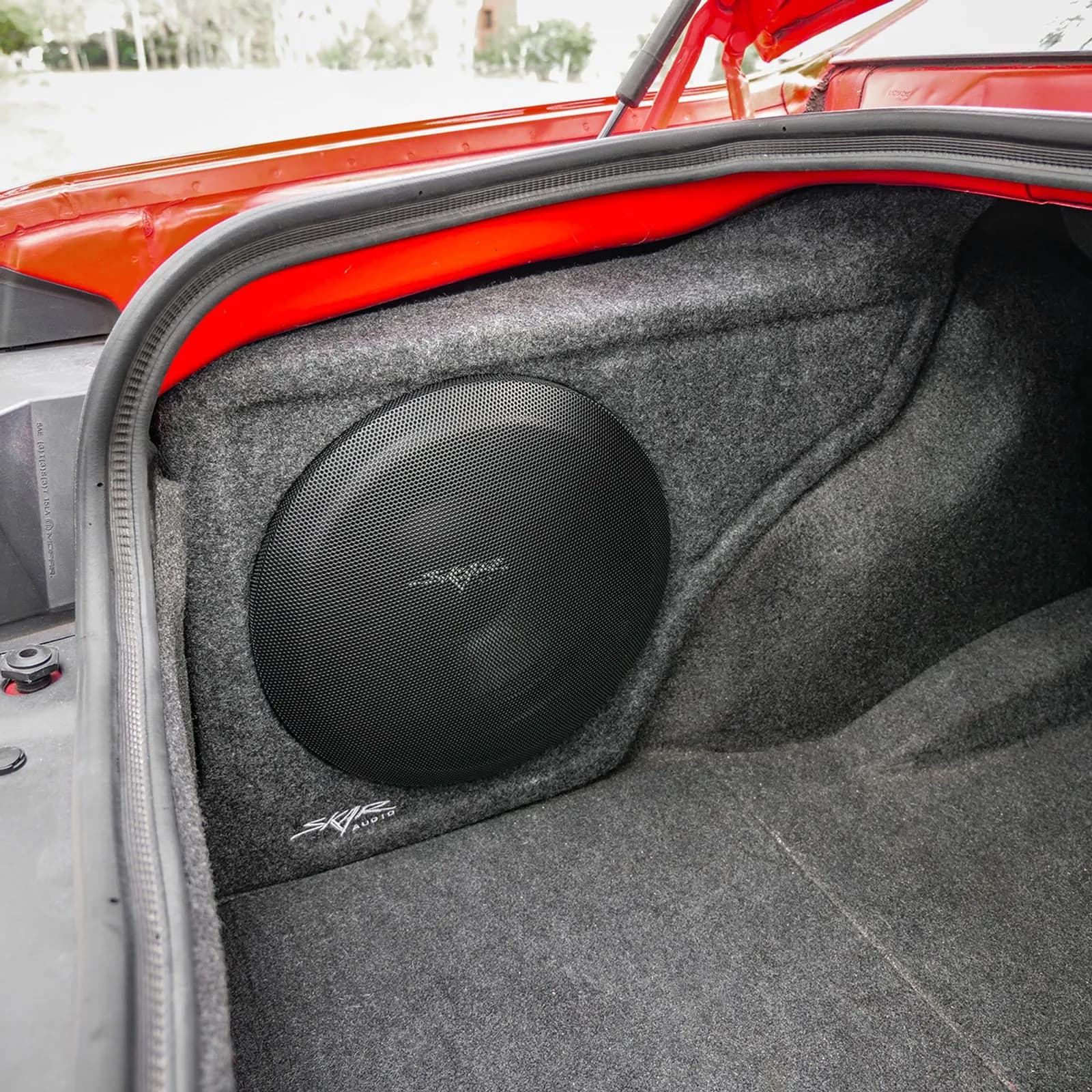 Skar Audio L-VD-VS-1X12DODCHAL-2009-UP enclosure installation example — view 2