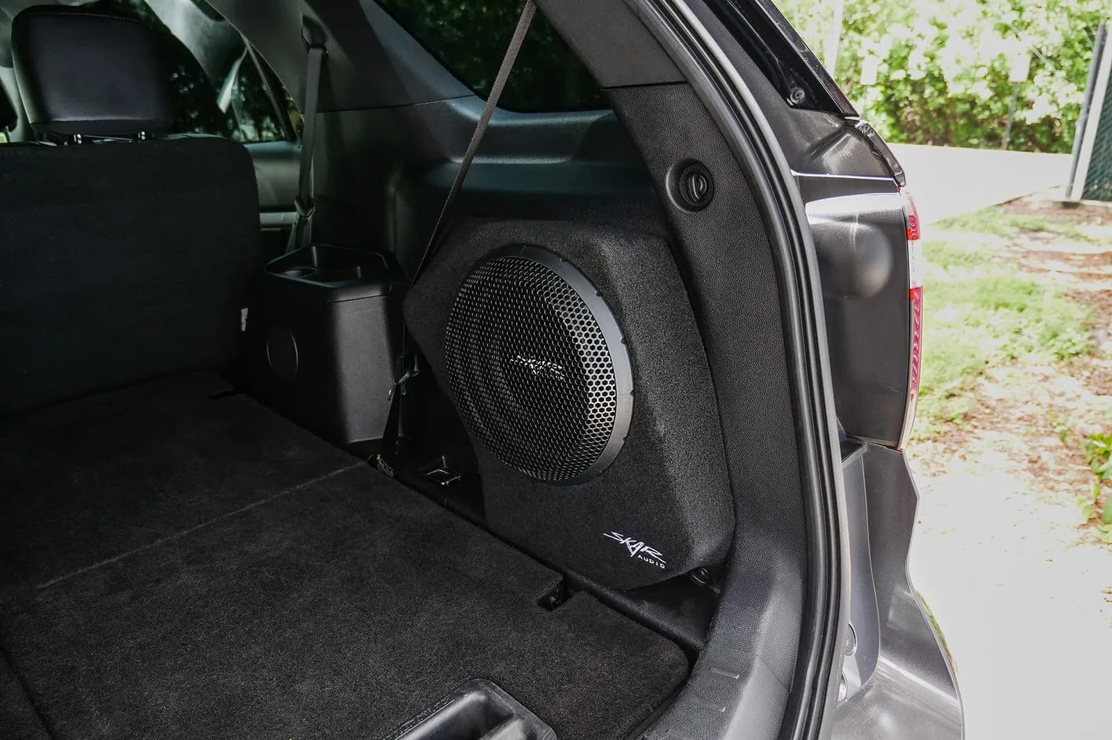 Skar Audio L-VS-1X10FORDEXP-2011-2019 enclosure installation example — view 1