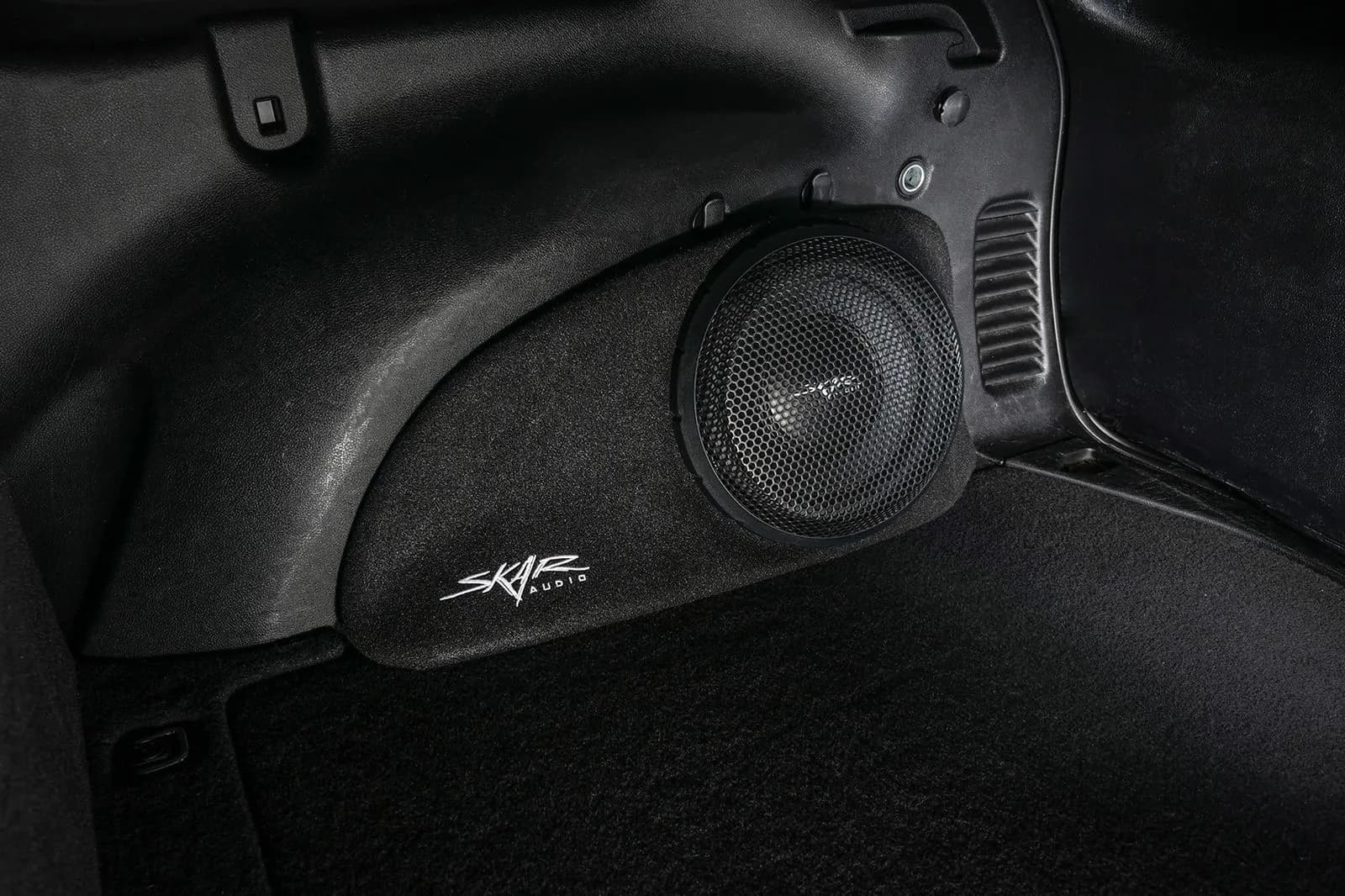 Skar Audio L-VS-1X10JGCH-2011-2021 enclosure installation example — view 3