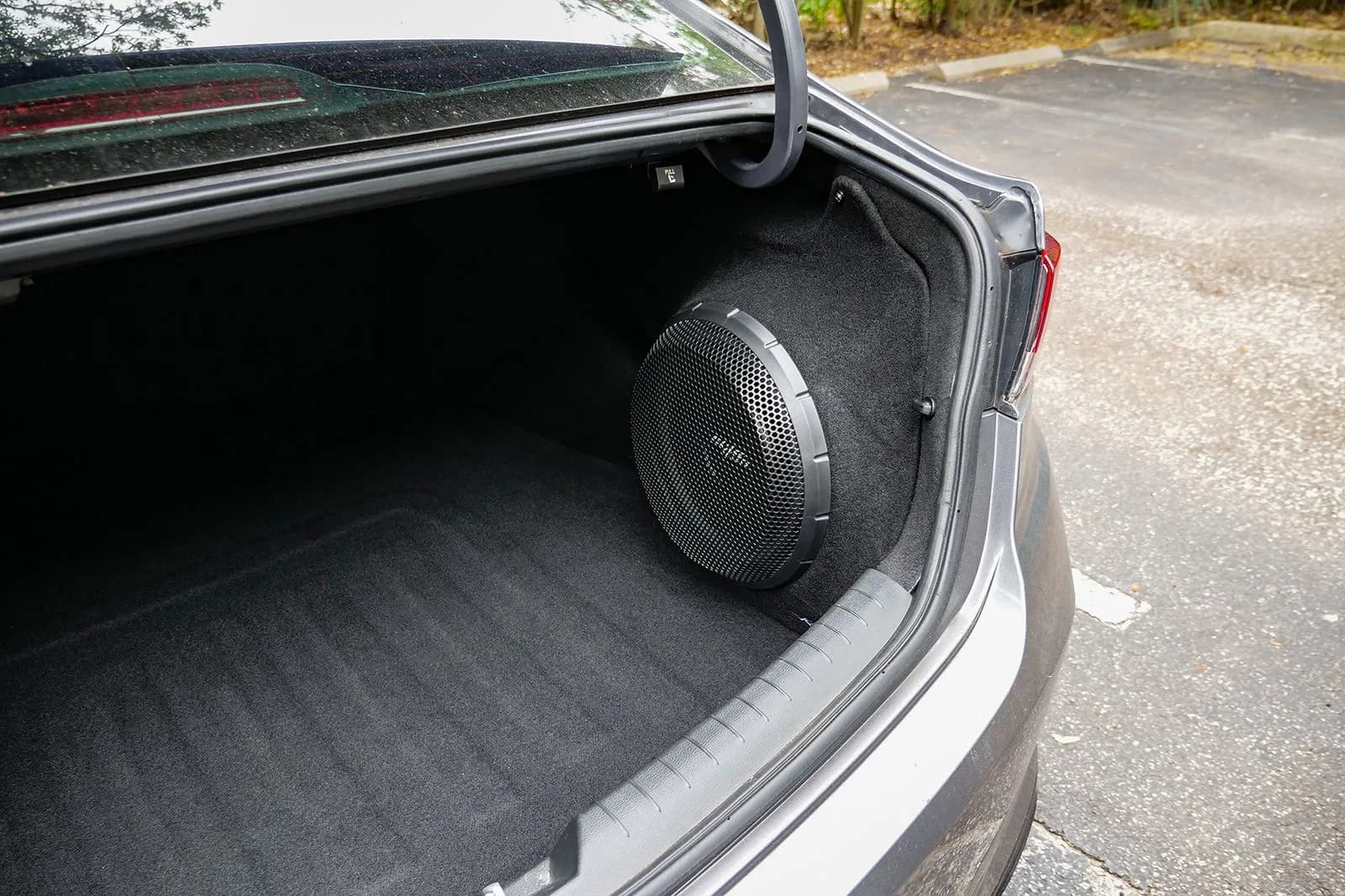 Skar Audio L-VS-1X12HYUSON-2015-2019 enclosure installation example — view 3